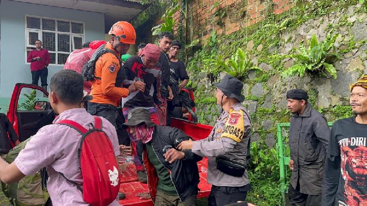 Sebanyak 13 Warga Tersesat di Gunung Pangrango Akhirnya Ditemukan Tim Penyelamat