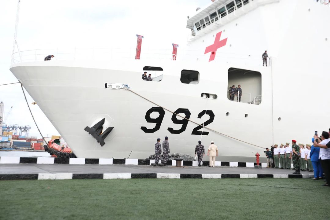 Menhan Prabowo Lepas Keberangkatan KRI dr. Radjiman Kirim Bantuan ke Palestina
