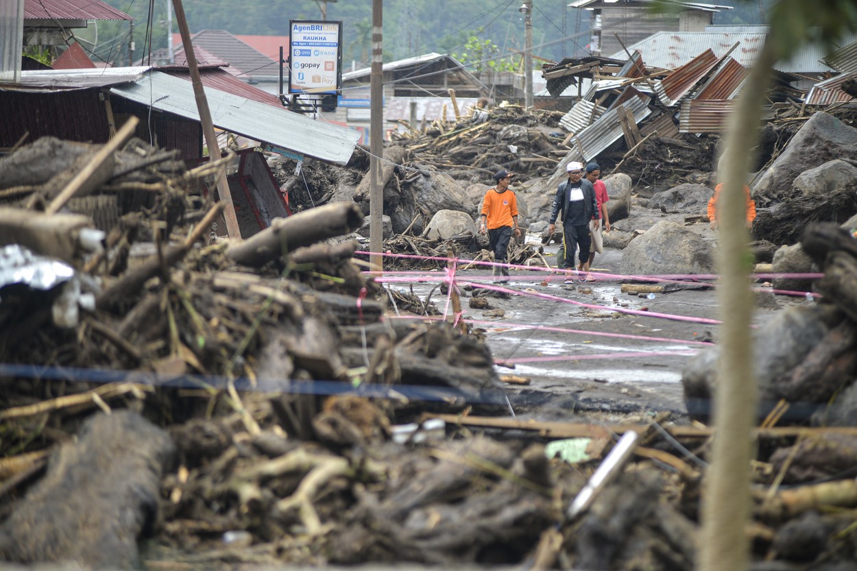 Sumatera Barat Berduka Diporak-porandakan Banjir Bandang, Korban Terus Bertambah