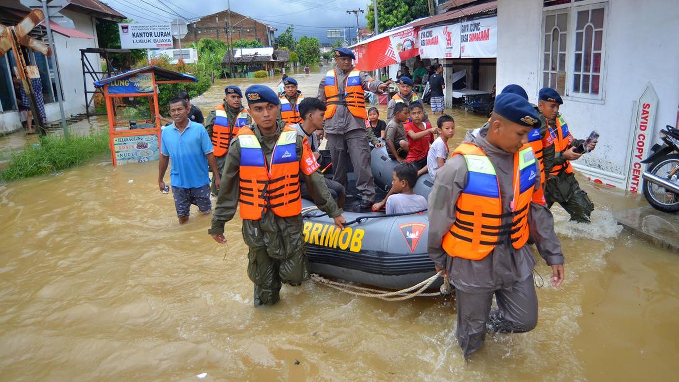 Banjir Kepung Kota Padang, Rumah Warga, Rumah Sakit, Hingga Jalanan Terdampak
