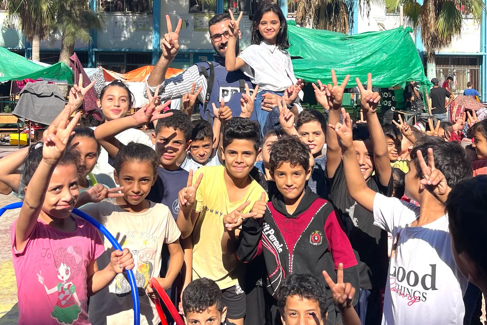 Jurnalis Motaz Azaiza Mengevakuasikan Diri Ke Qatar