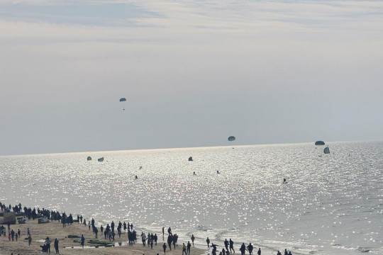 Militer Jordan Jatuhkan Air Drop Kemanusiaan Di Laut Mediterranian Jalur Gaza