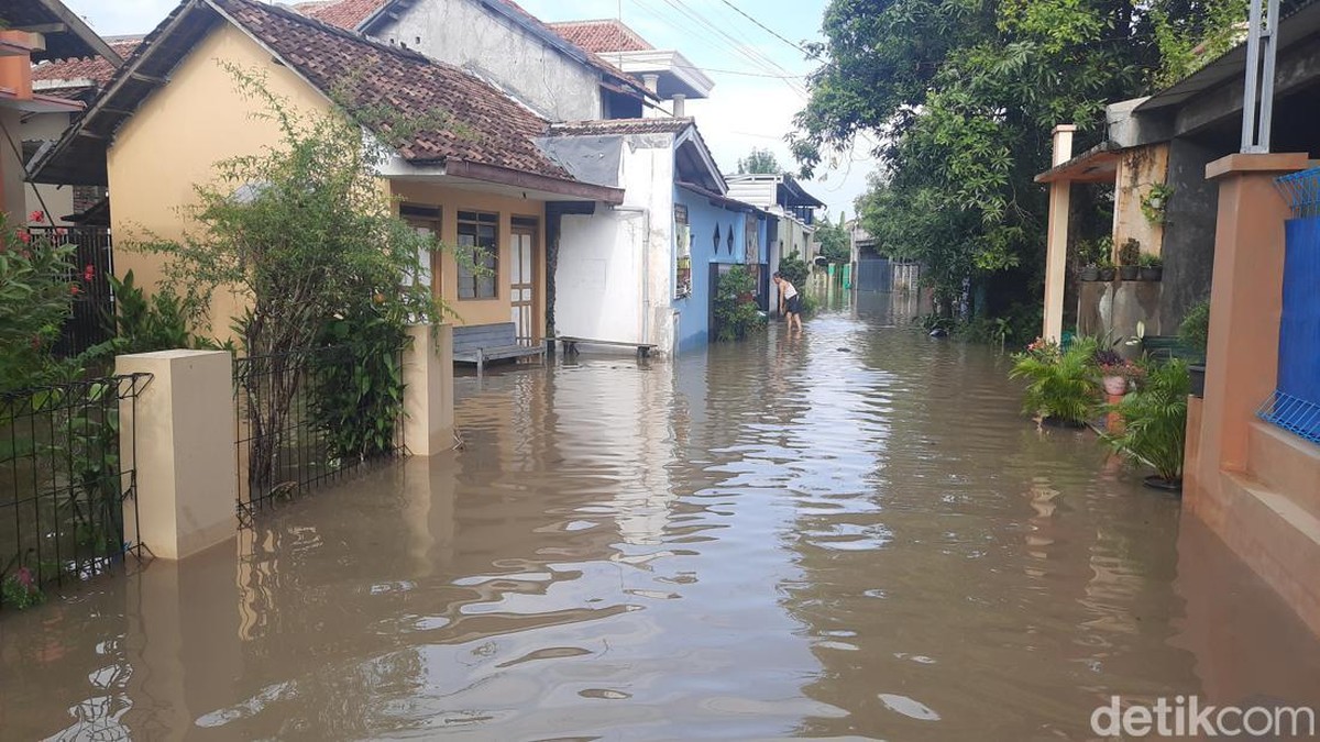 Diguyur Hujan Lebat Semalam, Pemukiman Warga di Tanjungkarang Kudus Terendam Banjir