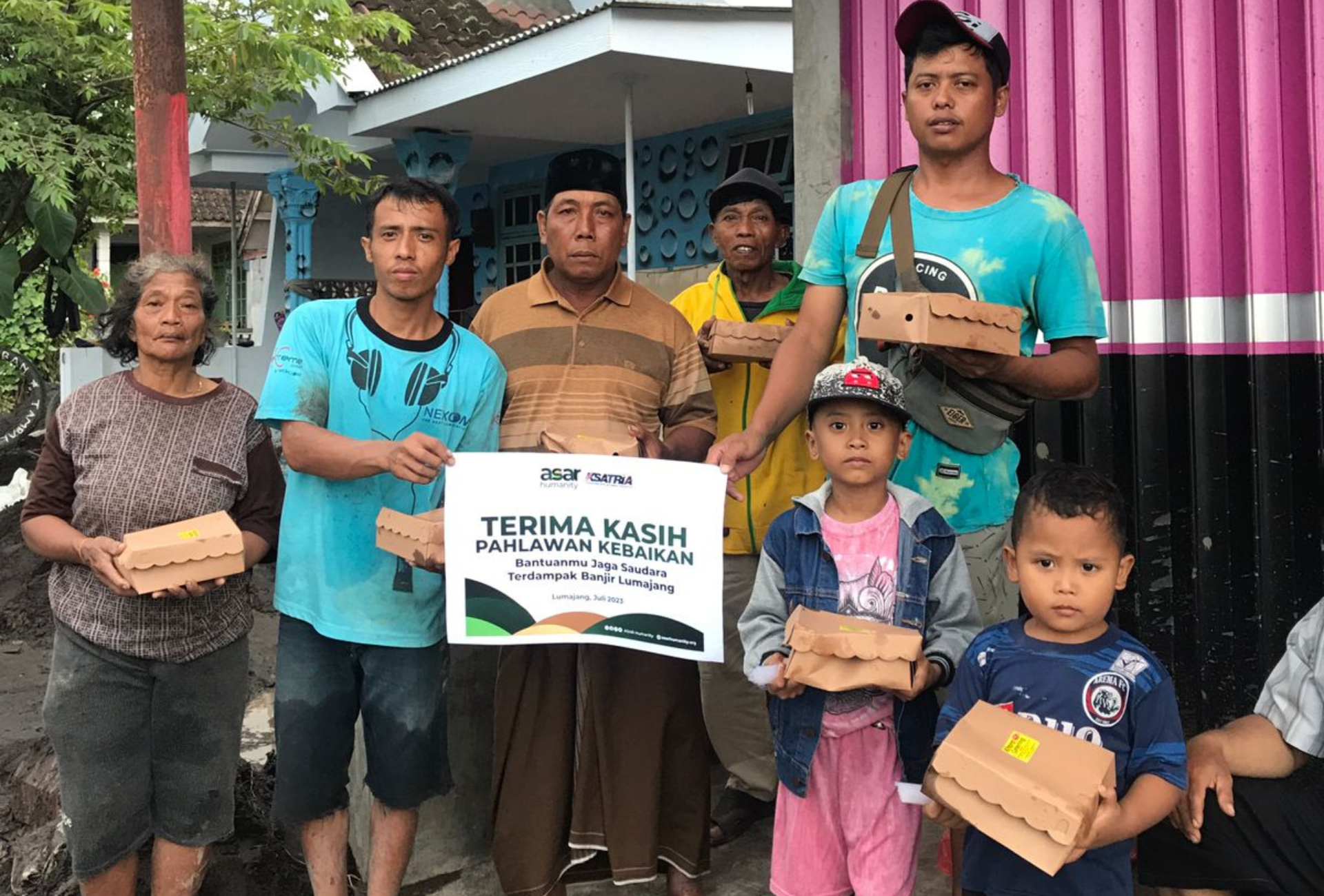 Warga Lumajang Terima Paket Pangan Siap Saji