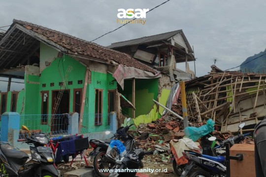 Education, Dear Tomorrow Book Review by Maudy Ayunda