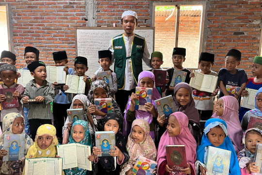 Distribute Al-Qurans, ASAR Humanity Reaches Remote Islamic Boarding Schools