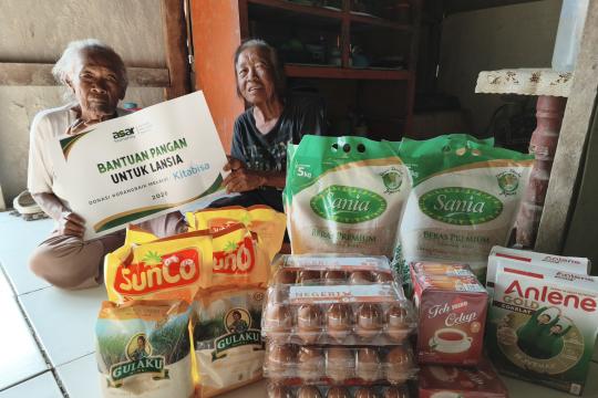 ASAR Humanity dan Kitabisa Salurkan Bantuan Pangan untuk Dua Lansia Prasejahtera di Muara Gembong