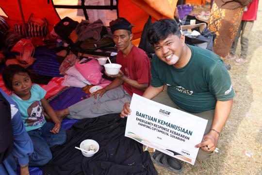 ASAR Humanity Salurkan Bantuan Pangan bagi Korban Kebakaran di Kampung Adat Sirnaresmi, Sukabumi