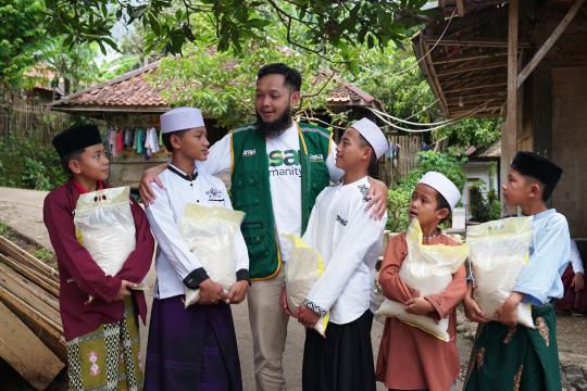ASAR Humanity Dukung Santri Penghafal Qur’an Lewat Distribusi Paket Pangan di Cianjur
