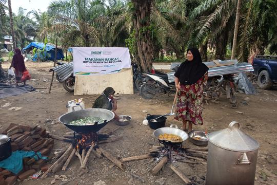 Kita Merayakan Lebaran, Mereka Bertahan di Tengah Pengungsian