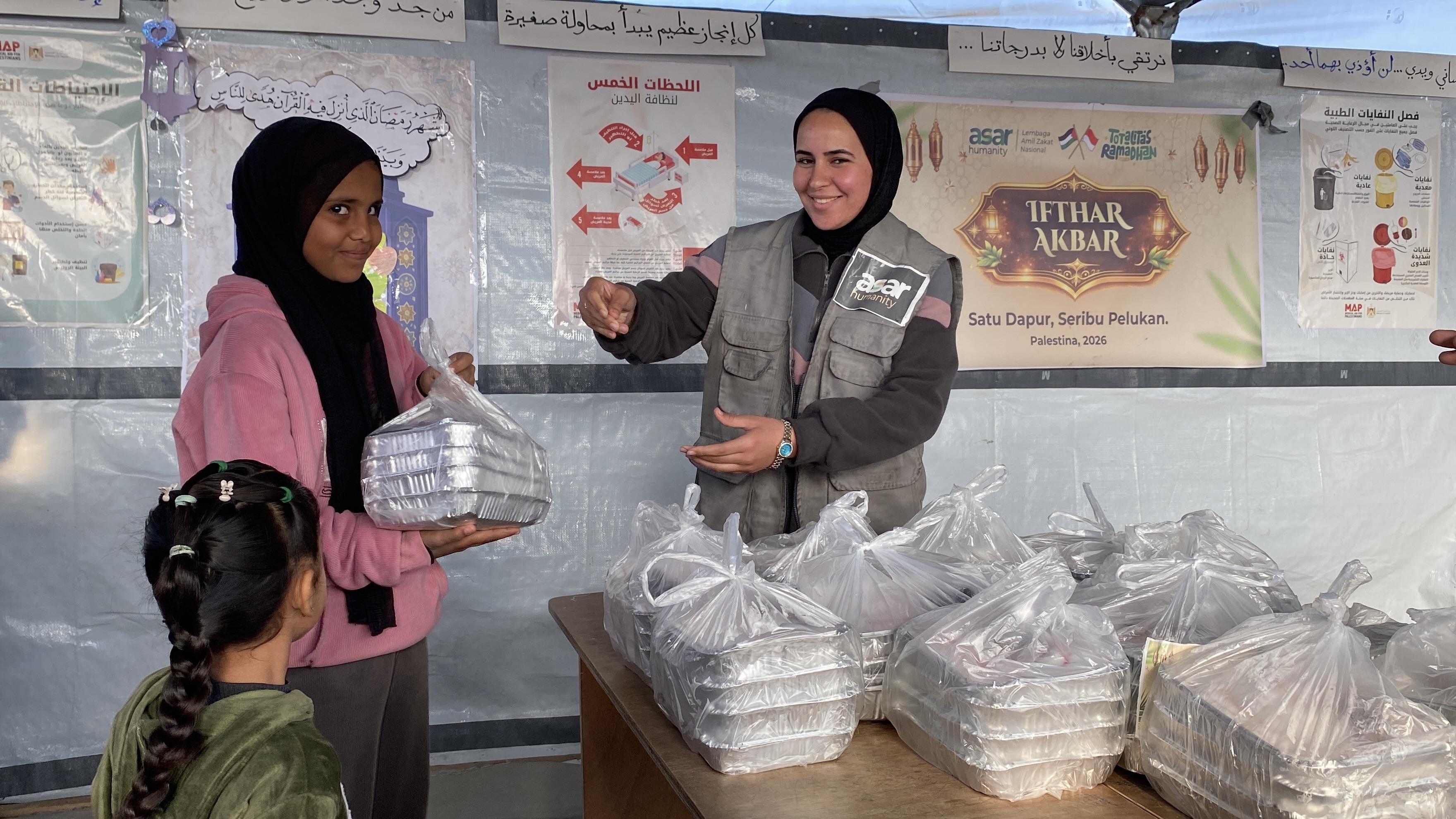 Di Tengah Pembatasan Al-Quds, 1.000 Warga Sekitar Al-Aqsa Terima Iftar Ramadhan