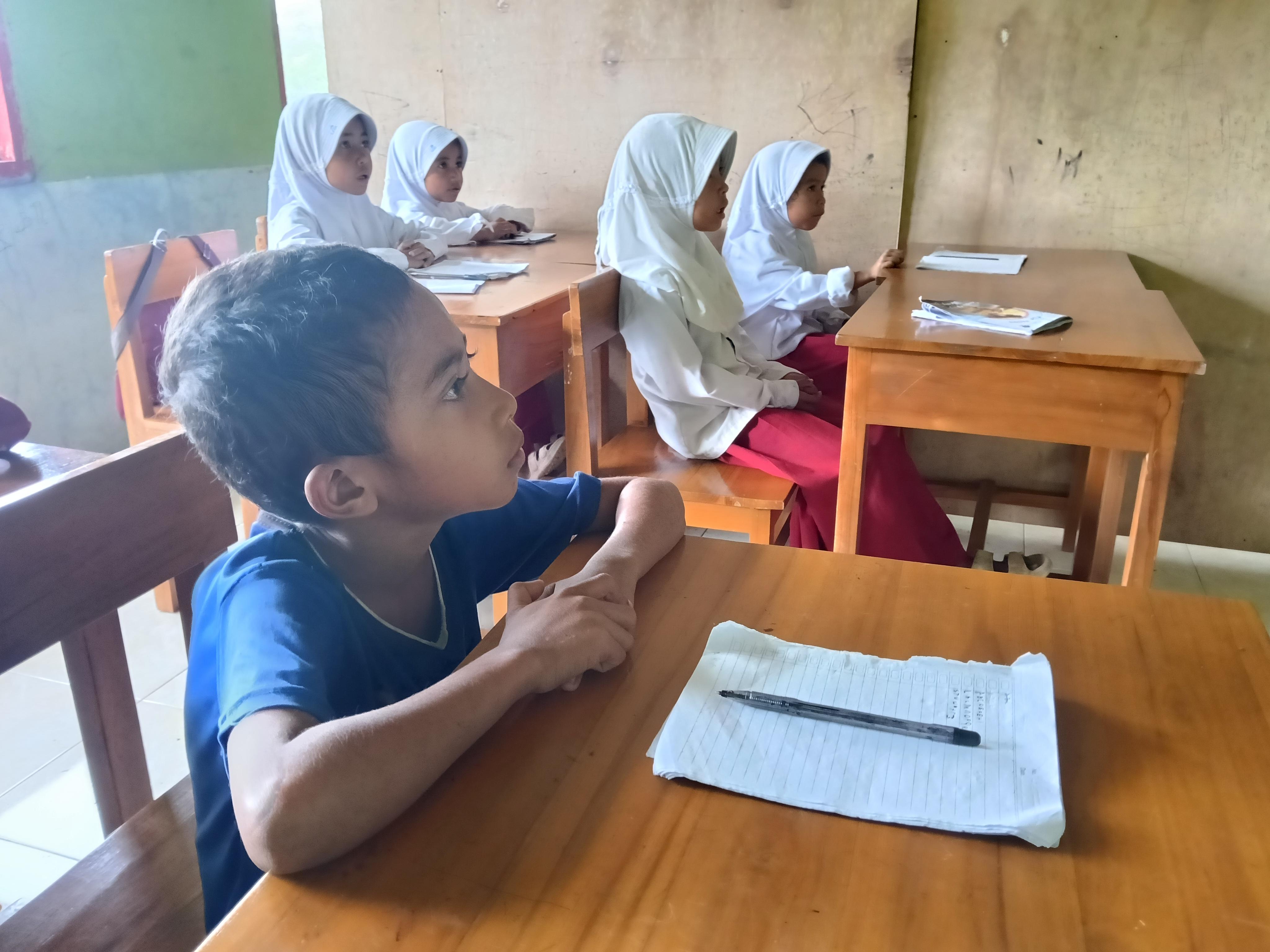 Ahsan Tetap Sekolah Meski Tak Punya Seragam, Mari Wujudkan Mimpi Anak Penjuru Negeri