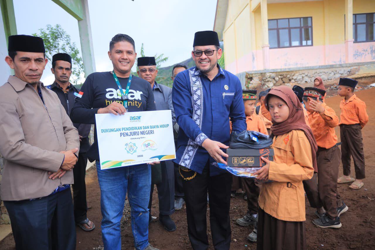ASAR Humanity Salurkan Sepatu dan ATK di Mis Kala Wih ilang Aceh Tengah, Kafalah Dai dan Beras untuk Mualaf Pelosok Negeri