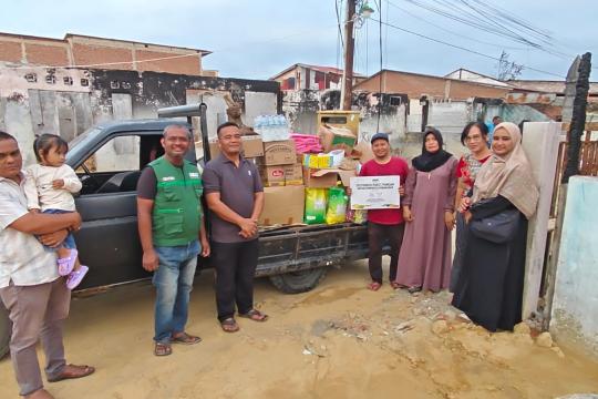 ASAR Humanity dan BEM FKP USK Salurkan Bantuan untuk 184 Keluarga Terdampak Kebakaran di Lhokseumawe