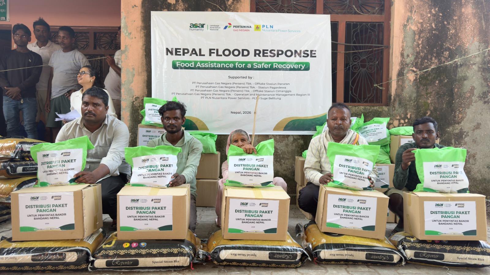 PGN dan PLN Bersama ASAR Humanity Salurkan Paket Pangan untuk 30 Keluarga Penyintas Banjir Bandang di Nepal